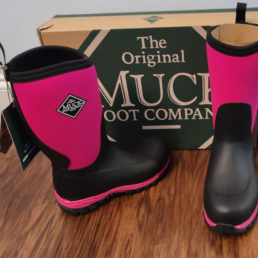 Muck Boot Company Pink and Black Boots